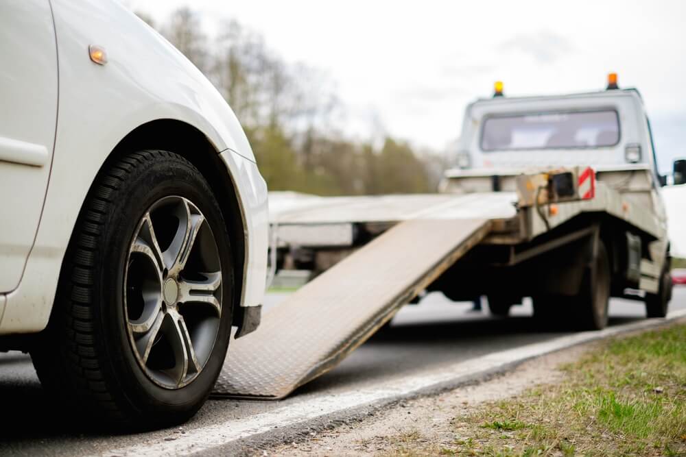 Jak zabezpieczyć auto na lawecie